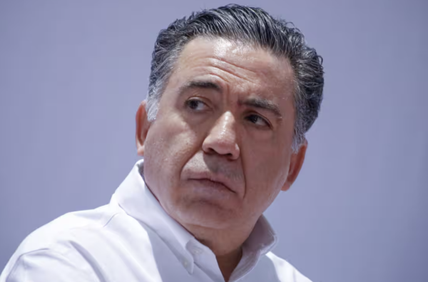 Enrique Inzunza se baja de la carrera por Sinaloa: se queda en el Senado hasta 2030