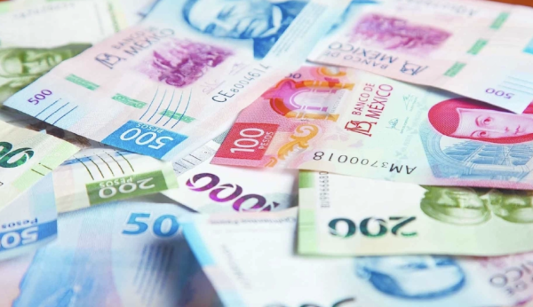 Peso mexicano cae 1.12% ante el dólar por apuestas sobre una Reserva Federal más restrictiva