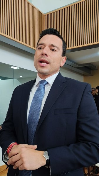 Instruyó Maru Campos acciones al gabinete para atención a familias en Atascaderos: Enrique Rascón