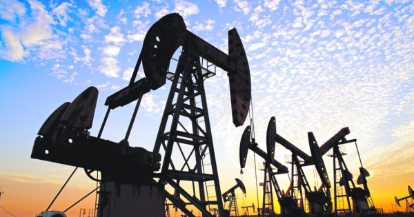 Petróleo se dispara tras ataques de Estados Unidos e Israel a Irán