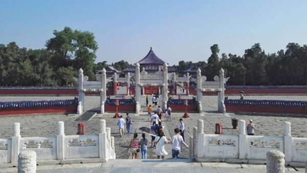 China reporta el primer deceso de un ciudadano en ataques a Irán; evacúa a 3 mil