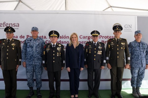 Maru Campos acude como invitada especial a la toma de protesta del nuevo coordinador estatal de la Guardia Nacional