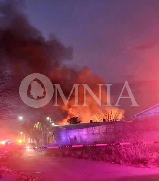 Fuego consume propiedad en Granjas del Valle