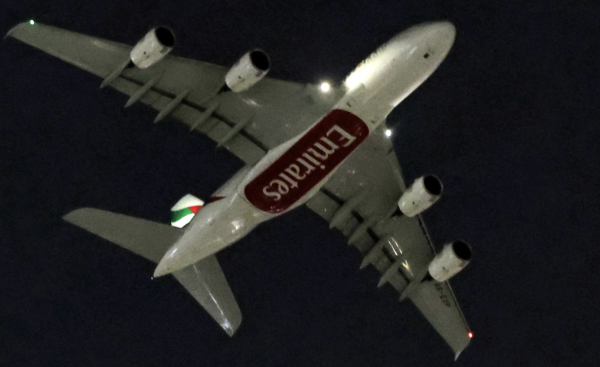 EU pide a sus ciudadanos abandonar 14 países en Oriente Medio tras oleada de ataques con Irán