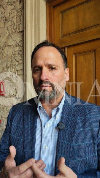 A nosotros no se nos ha descarrilado el transporte: De la Peña responde a Morena