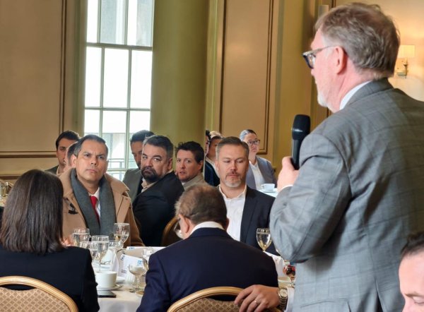 Fortalece Gilberto Loya relación de seguridad con el sector minero en encuentro internacional en Toronto