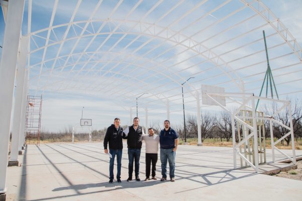 Supervisa Jorge Aldana construcción de techumbre en telesecundaria de la comunidad Leyes de Reforma