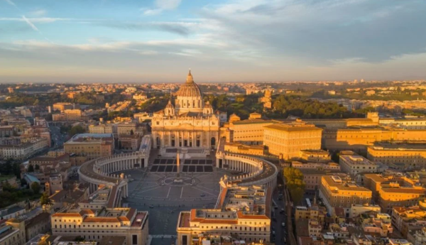 Vaticano confirma culpabilidad de sacerdote argentino que abusó de un menor; le prohíbe ejercer oficios eclesiásticos