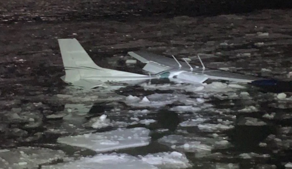 Avioneta se estrella en el río Hudson de Nueva York; sus dos tripulantes salen ilesos