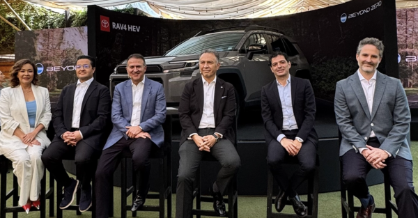 Toyota acelera su introducción de autos híbridos en México