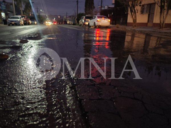 Emana fuga de agua potable en presuntas 