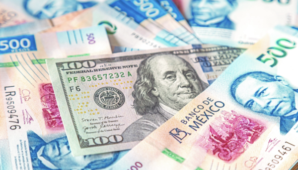 Peso se deprecia 2.96% frente al dólar en tres días