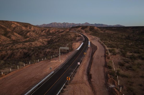 Carretera Bavispe-NCG logrará mayor comunicación entre los dos estados: Sheinbaum