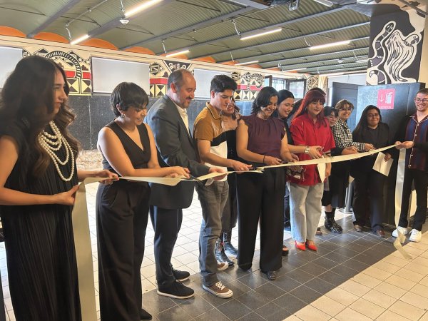 Colores de la memoria: alumnos UACH plasman “Ecos de Paquimé” en Casa Chihuahua