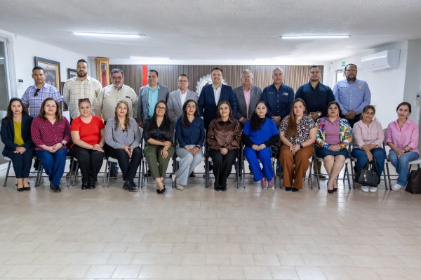 Toma protesta Valenciano al Consejo Municipal de Participación Escolar en la Educación