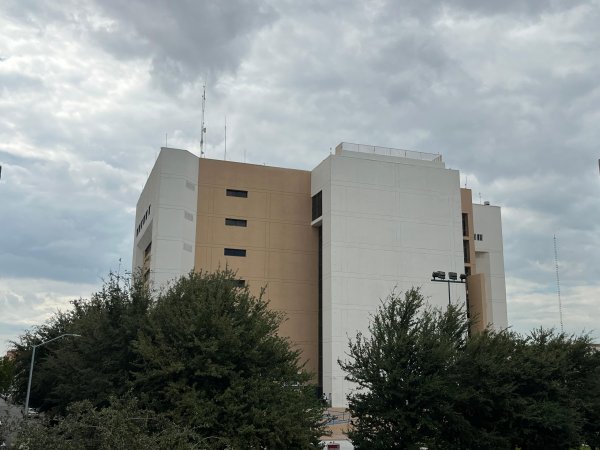 Hoy, fuertes vientos por la tarde y cielo nublado en la capital