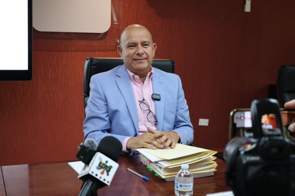 Cuauhtémoc Estrada exhibe contraste entre becas a estudiantes del gobierno federal y el estatal