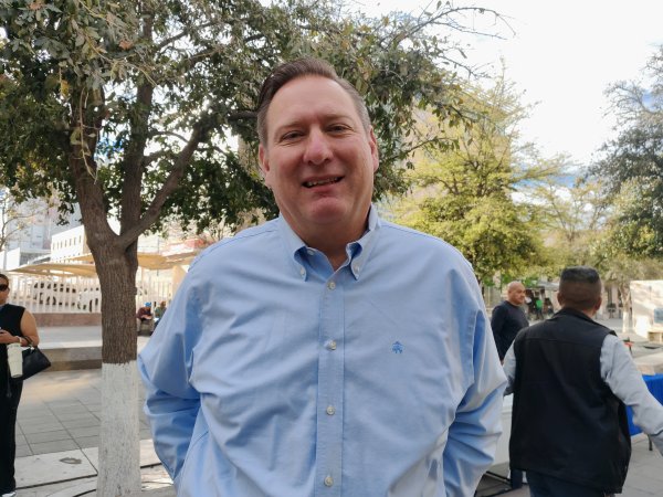 El respeto y amor a las mujeres, ante las guerras estúpidas que enfrentan al hombre contra la mujer: Carlos Olson