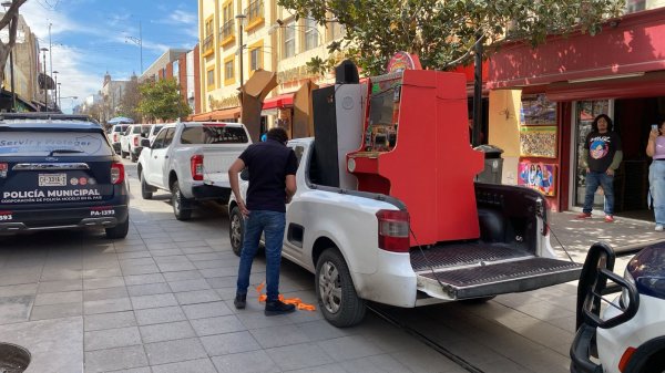 Decomisan “maquinitas” de la Friki Plaza