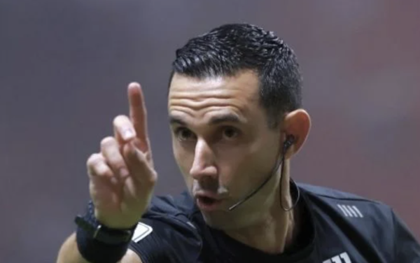 Árbitros mexicanos logran salir de Qatar tras conflicto en Medio Oriente