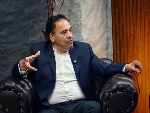 Entrega Loera carta a Luisa Alcalde contra Mayra Chávez y acusa a Castillo de engaño en candidaturas