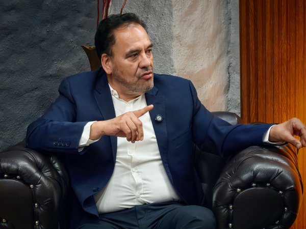 Hoy la gasolina cuesta 10 pesos, se compran más litros que en 2018: Juan Carlos Loera