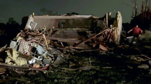 Al menos ocho muertos por tornados en el centro de EU