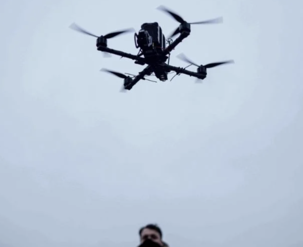 El Pentágono y la FAA realizarán pruebas de láser antidrones en la frontera con México