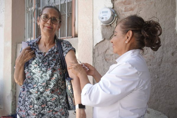 Instala Secretaría de Salud puestos fijos de vacunación contra el sarampión en Parral, Chihuahua y Juárez