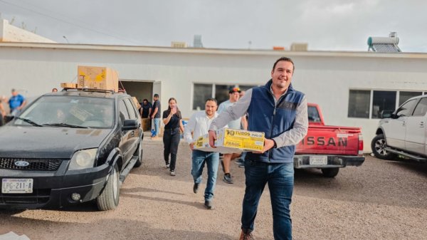 Presidente municipal Jorge Aldana entrega más de 50 boilers solares que generarán ahorro a familias camarguenses