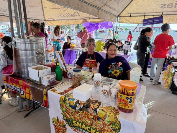 Exhiben productos elaborados por talleristas en expo “Entre Manos de Mujer” en Delicias