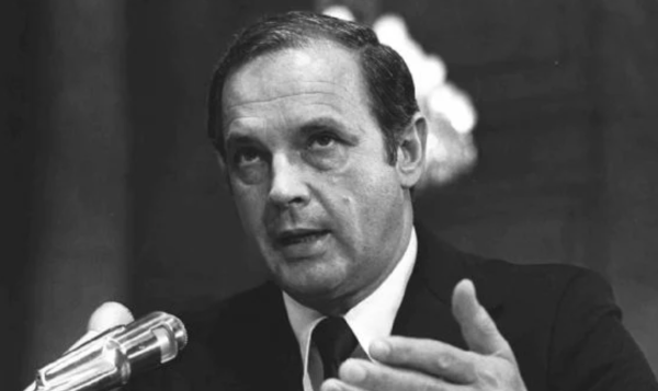 Alexander Butterfield, el asesor de Nixon que divulgó las cintas de Watergate, murió a los 99 años