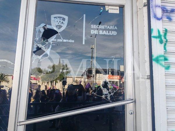 Evalúa SSE daños en farmacia del Ichisal tras marcha del 8M