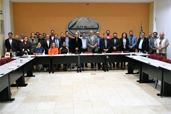 Fiscal César Jáuregui se reúne con CANACO para fortalecer la seguridad del sector empresarial