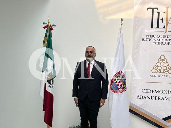 Realizan abanderamiento cívico en el Tribunal Estatal de Justicia Administrativa