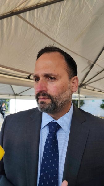 Cobro de un peso diario a militantes es un asunto interno de Morena: De la Peña