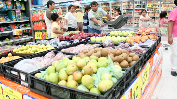 Mexicanos necesitaron 4,877 pesos en febrero para acceder a la canasta básica en el entorno urbano