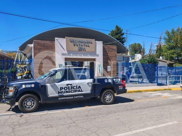 Menor se autolesiona los brazos en la secundaria 3044