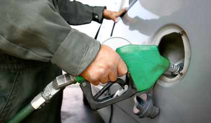De continuar el aumento en el precio de petróleo imposible mantener el combustible en $24: Gasolineros