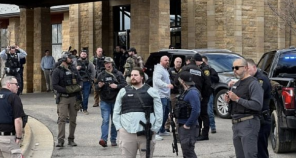 Agentes abaten a hombre armado que embistió con vehículo una sinagoga de Michigan