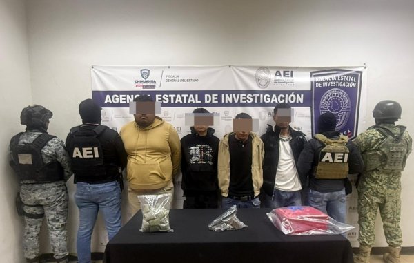 Detiene AEI a cuatro sujetos en posesión de droga y un arma de fuego en un cateo