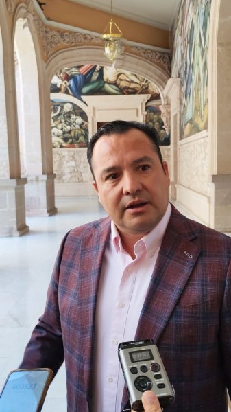 Yo no sé qué están esperando para correr a Román Alcántar: Valenciano por retraso en trámites agrícolas