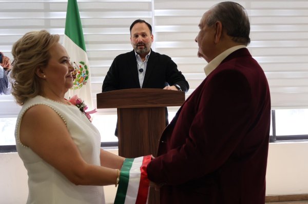 Realiza Santiago De la Peña  recorrido en oficina del Registro Civil del Centro