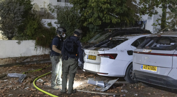 Explosiones y humo negro en Tel Aviv tras una alerta por misiles iraníes