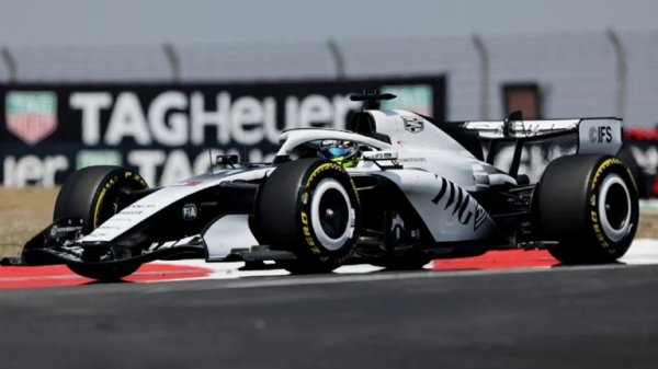 Checo Pérez termina en el lugar 15 del GP de China y Cadillac completa la primera carrera en F1