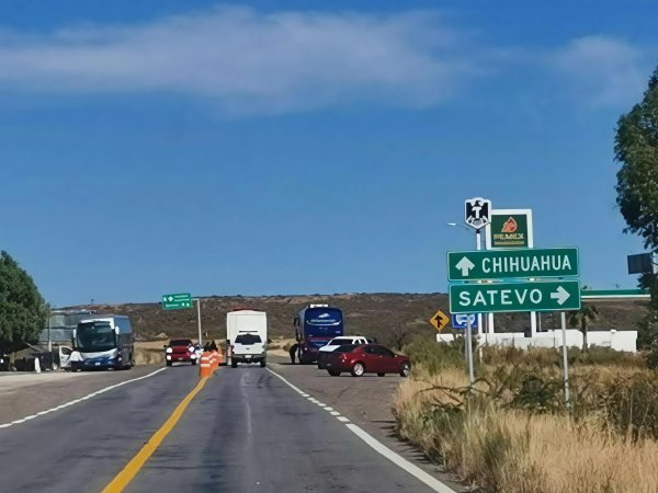 Versión: Desaparece familia en vía corta a Parral cerca de Satevó