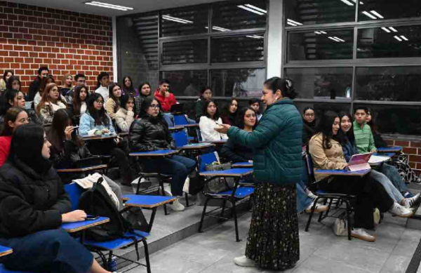 México gradúa más mujeres que hombres, pero no les da trabajo
