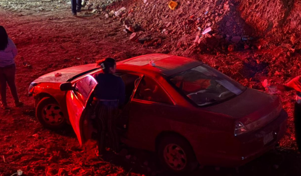Policía estatal en descanso provoca choque con tráiler en la carretera Chihuahua–Aldama