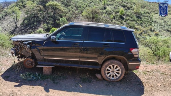 Localiza AEI vehículo robado en Dallas, abandonado en Guazapares