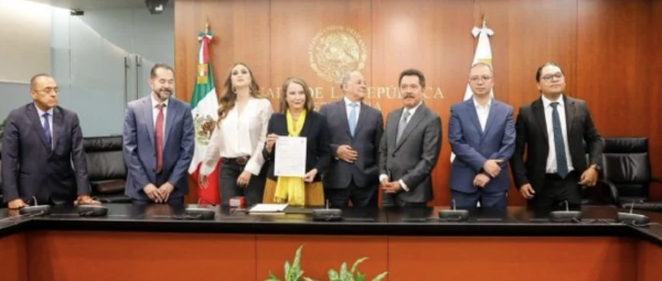 Senadores reciben el Plan B de la reforma electoral de Sheinbaum